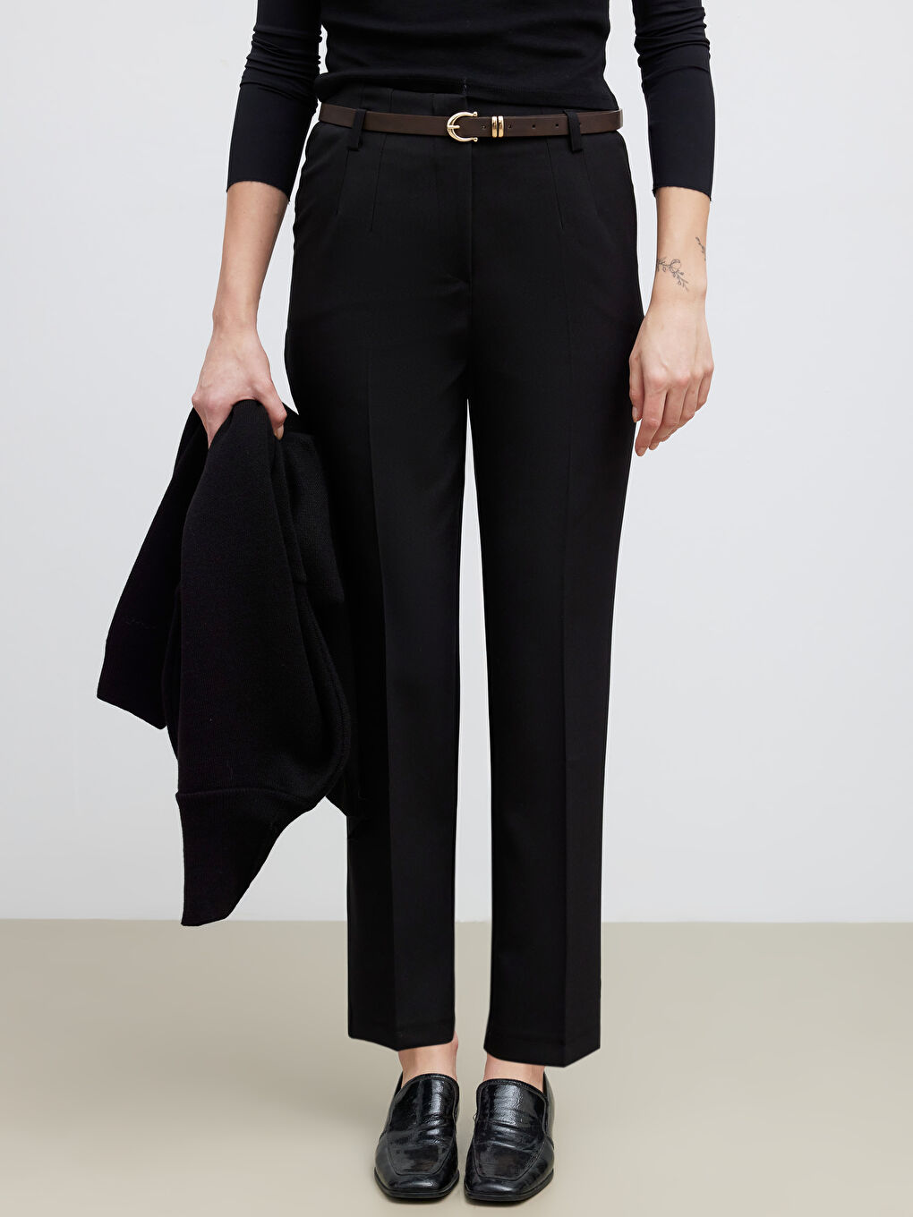 Haki Beli Kemerli Havuç Kesim Kadın Pileli Pantolon-2