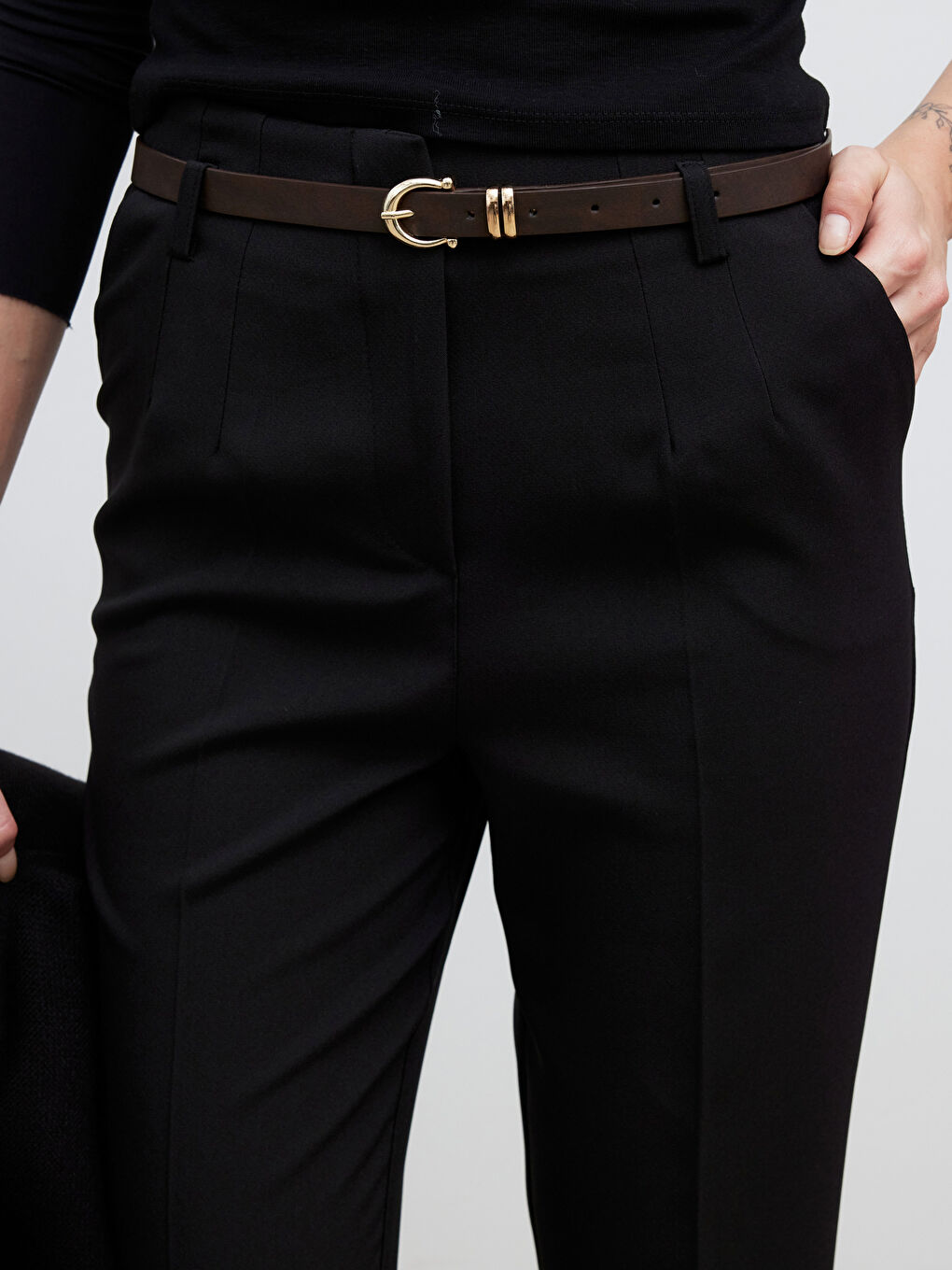 Haki Beli Kemerli Havuç Kesim Kadın Pileli Pantolon-4