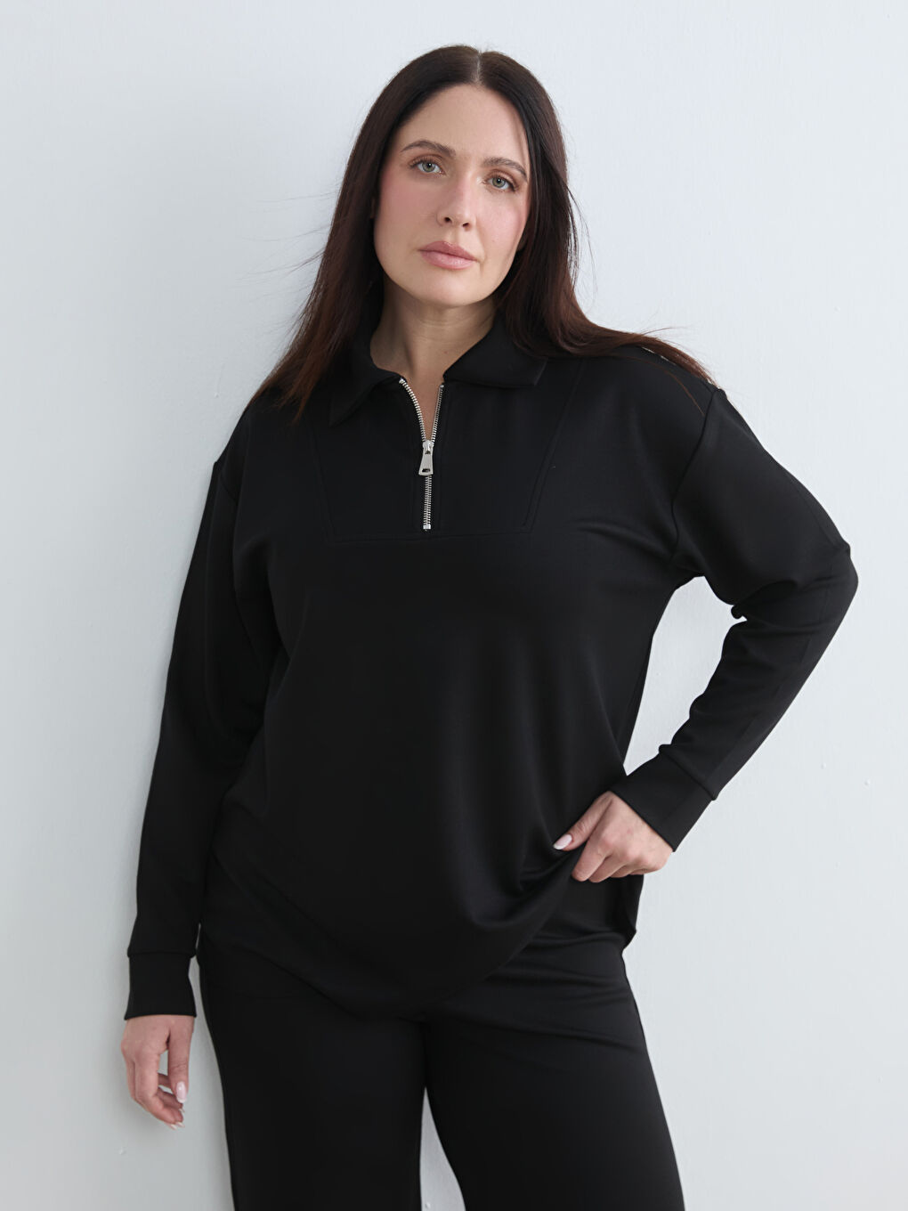 Siyah Polo Yaka Kadın Fermuarlı Sweatshirt