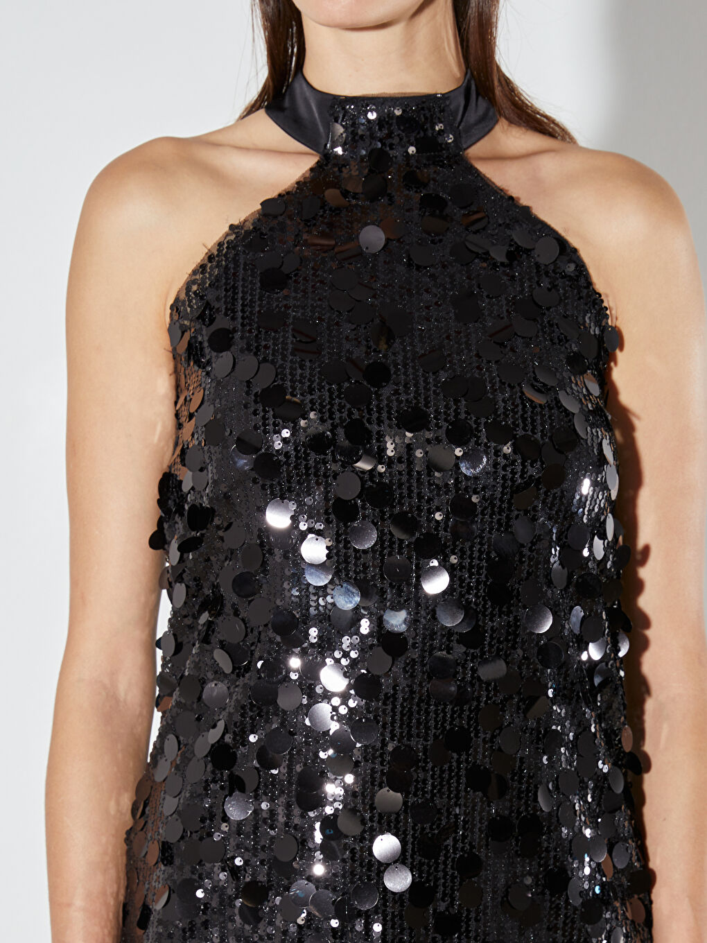 Siyah Halter Yaka Payetli Mini Elbise-2