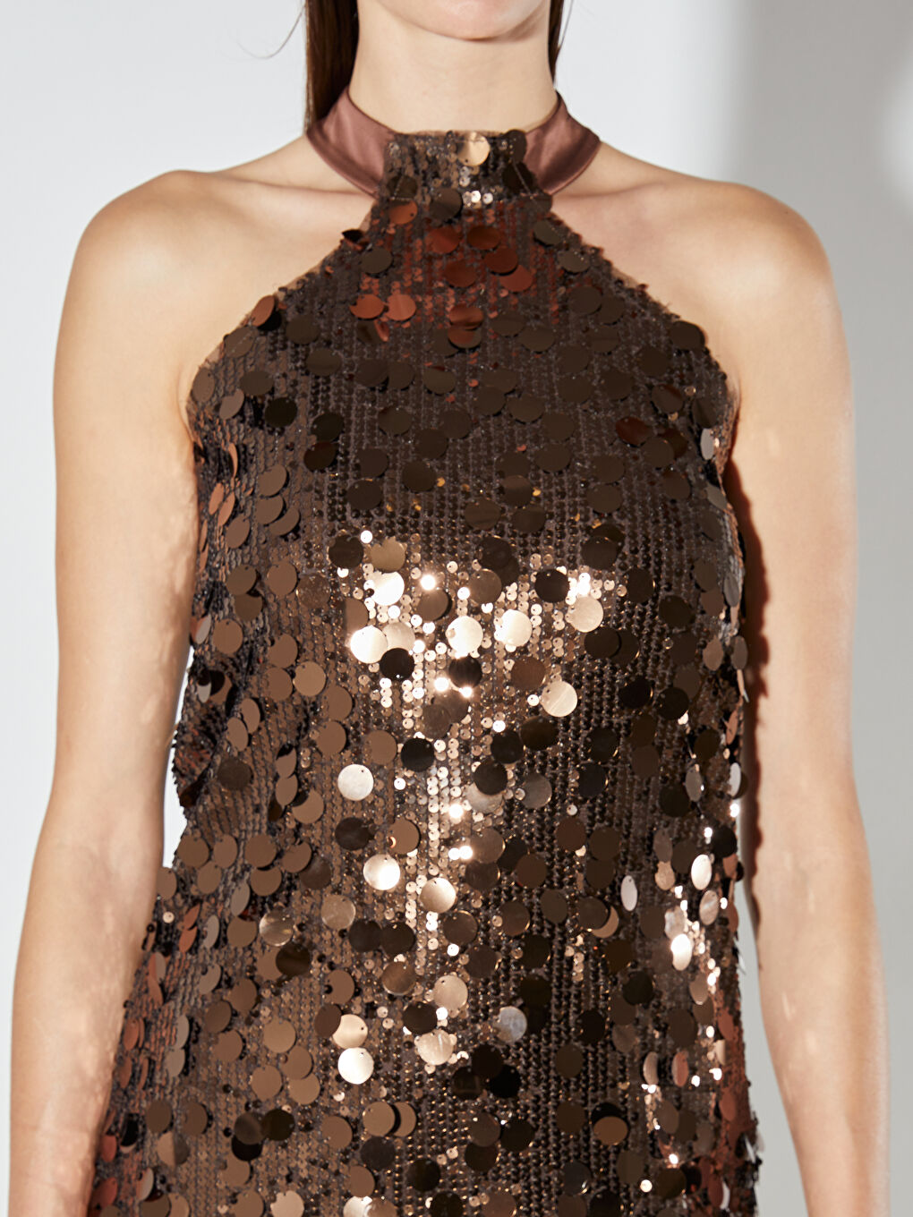 Kahverengi Halter Yaka Payetli Mini Elbise-2