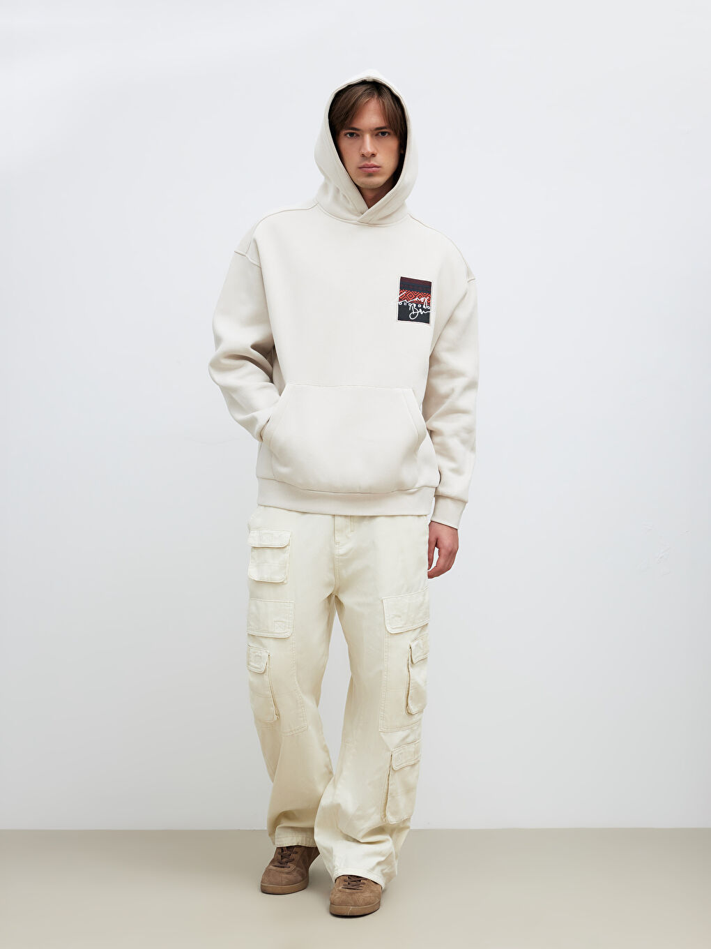 Bej Sırt Baskılı Erkek Kalın Hoodie-1