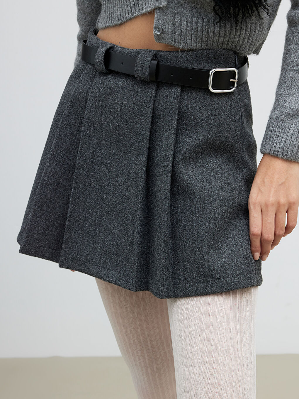 Gri Beli Kemerli Pileli Şort Etek-2