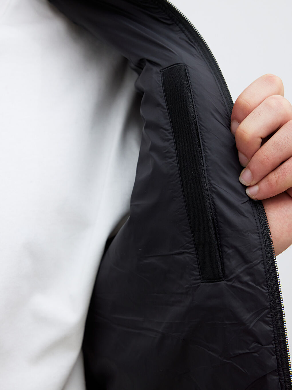 Siyah Standart Kalıp Dik Yaka Erkek Mont-3