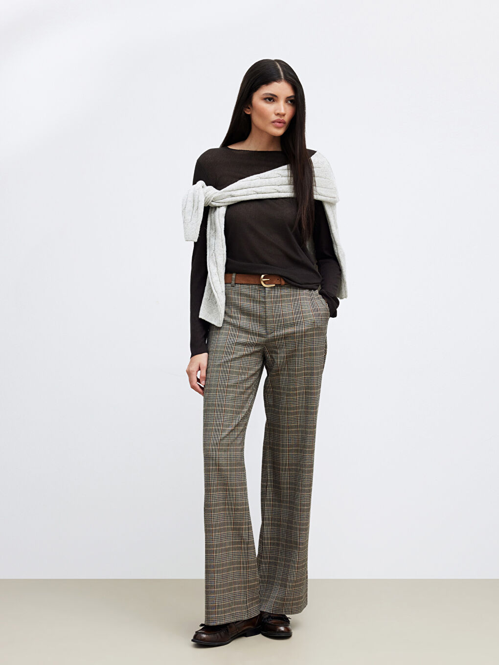 Kahverengi Fitilli Kayık Yaka Uzun Kollu Kadın Tişört-1