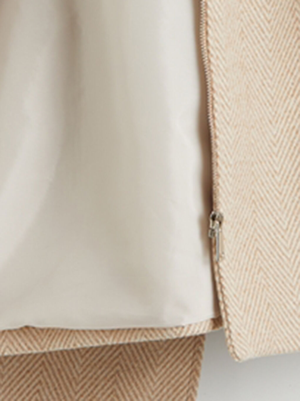 Bej Atkılı Dik Yaka Kadın Kaşe Kaban-2