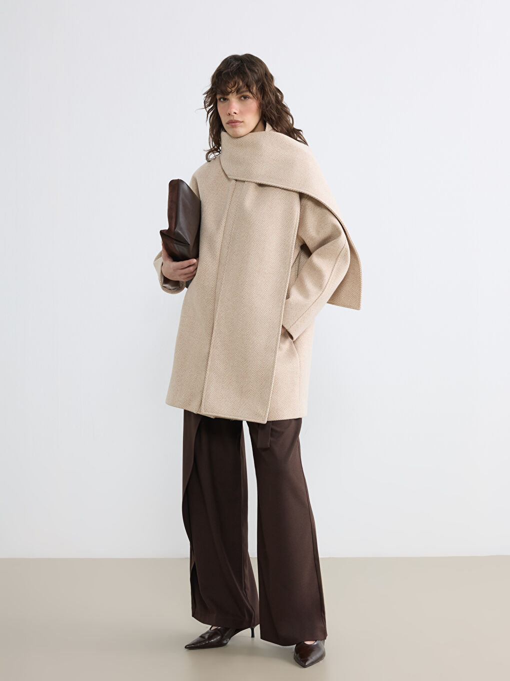 Bej Atkılı Dik Yaka Kadın Kaşe Kaban-1