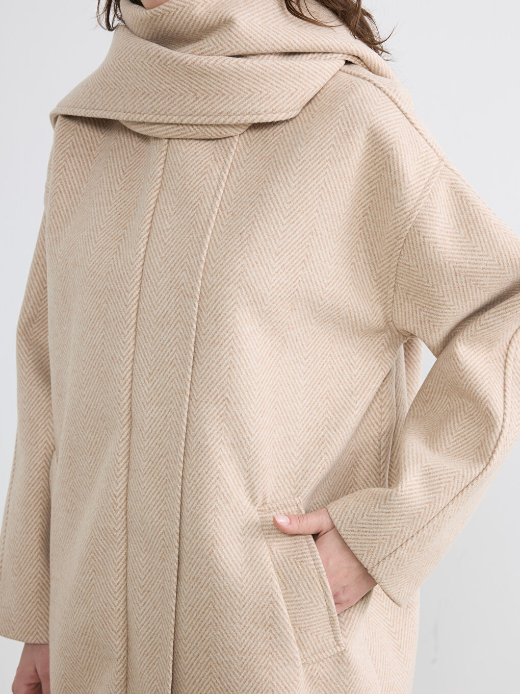 Bej Atkılı Dik Yaka Kadın Kaşe Kaban-2