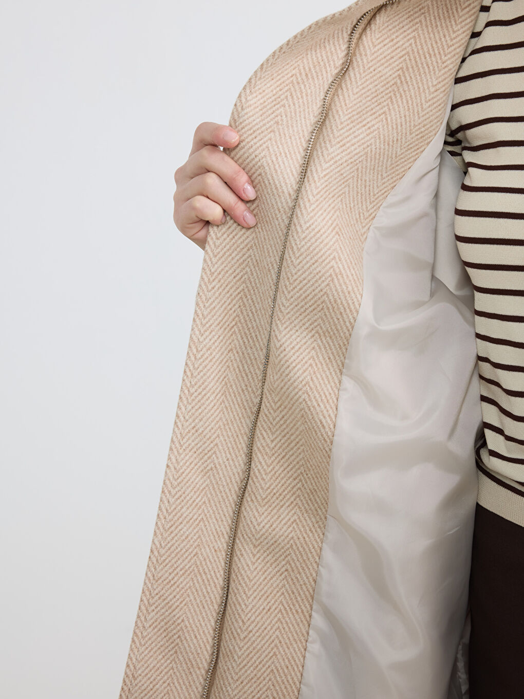 Bej Atkılı Dik Yaka Kadın Kaşe Kaban-3