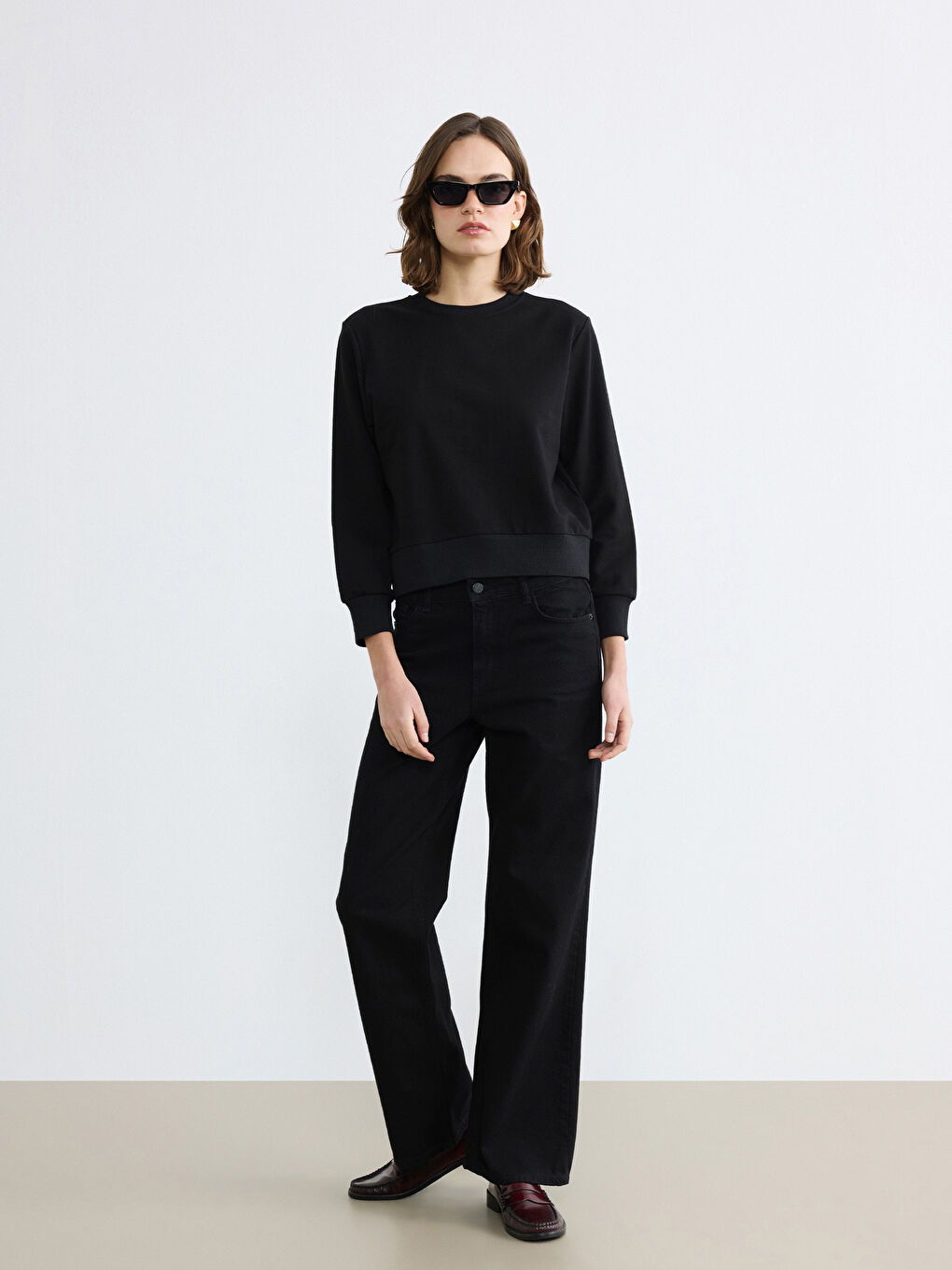 Siyah Bisiklet Yaka Kadın Sweatshirt-1