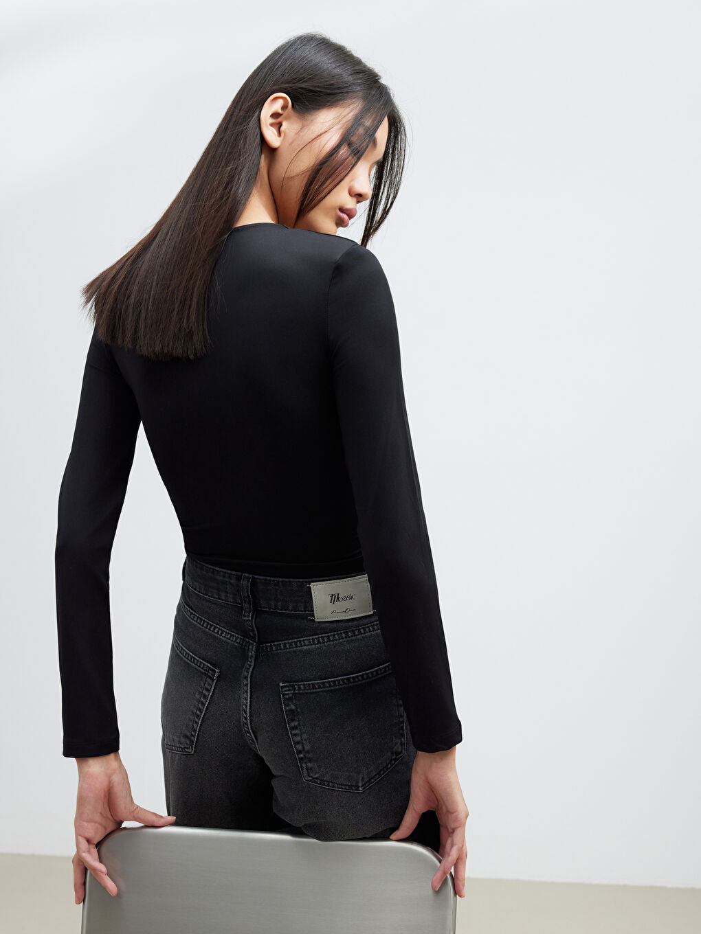 Siyah Kruvaze Yaka Büzgülü Bodysuit	-3