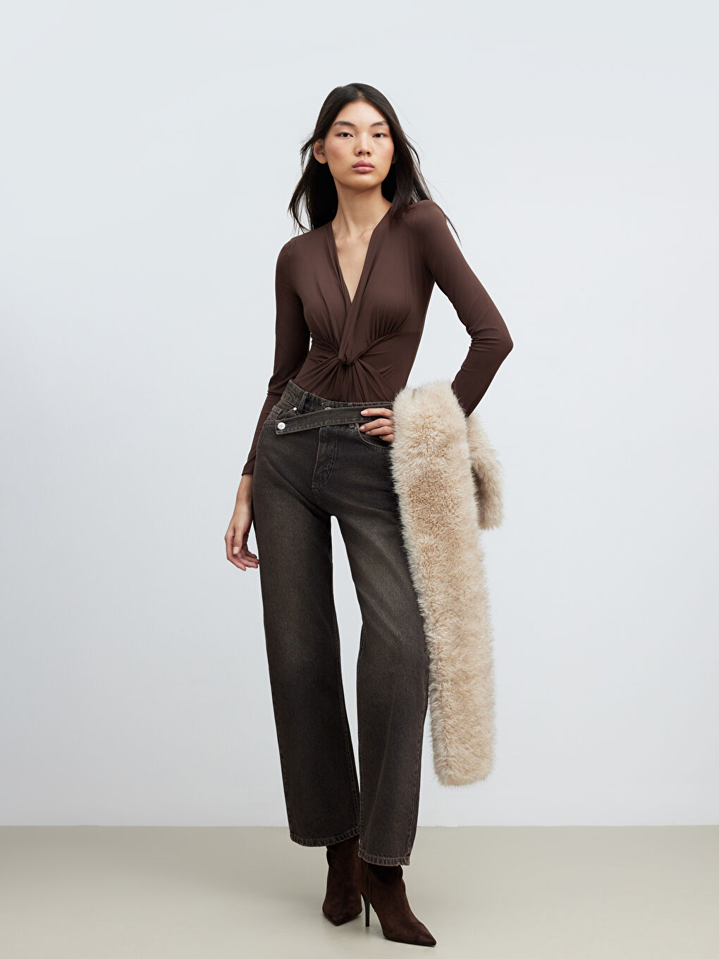 Kahverengi Kruvaze Yaka Büzgülü Bodysuit	-1