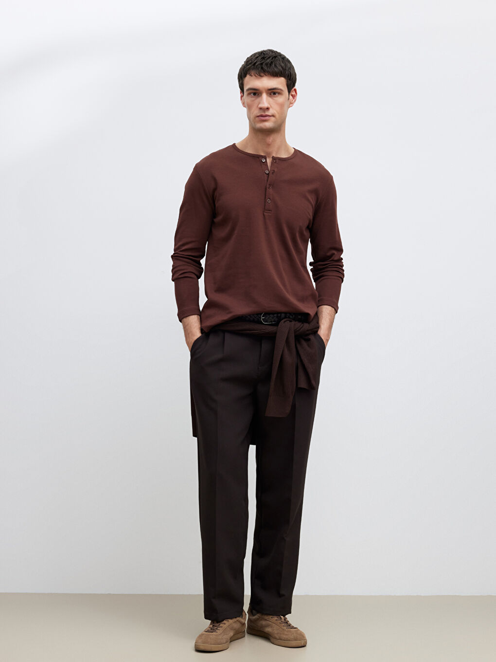 Kahverengi Düğmeli Bisiklet Yaka Yaka Uzun Kollu Erkek Tişört-1