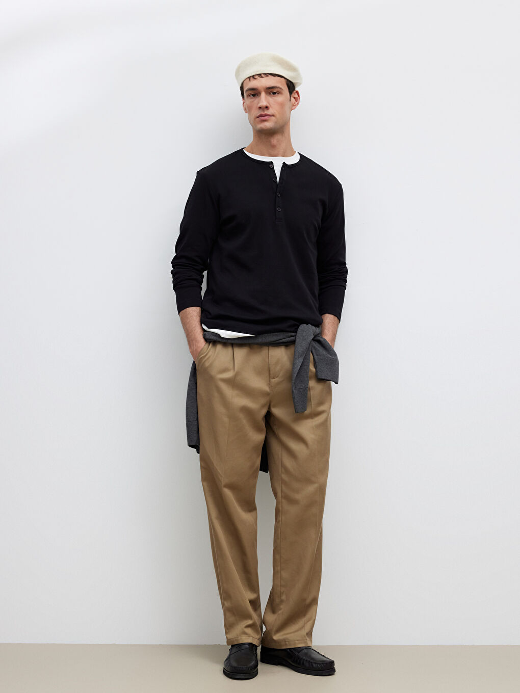 Siyah Düğmeli Bisiklet Yaka Yaka Uzun Kollu Erkek Tişört-1