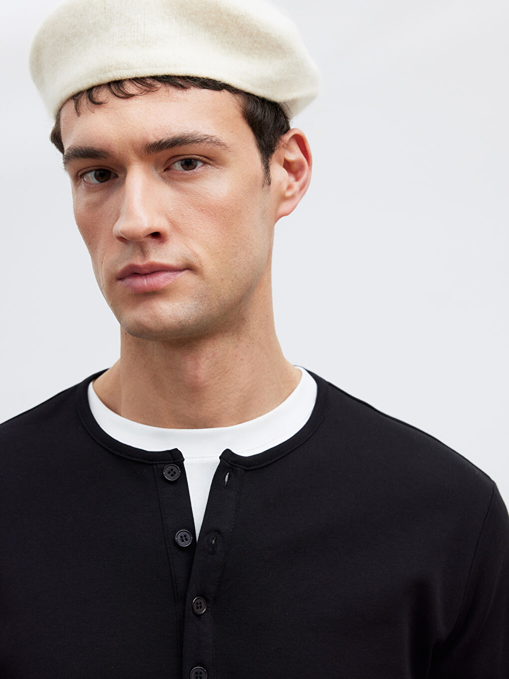 Siyah Düğmeli Bisiklet Yaka Yaka Uzun Kollu Erkek Tişört-2