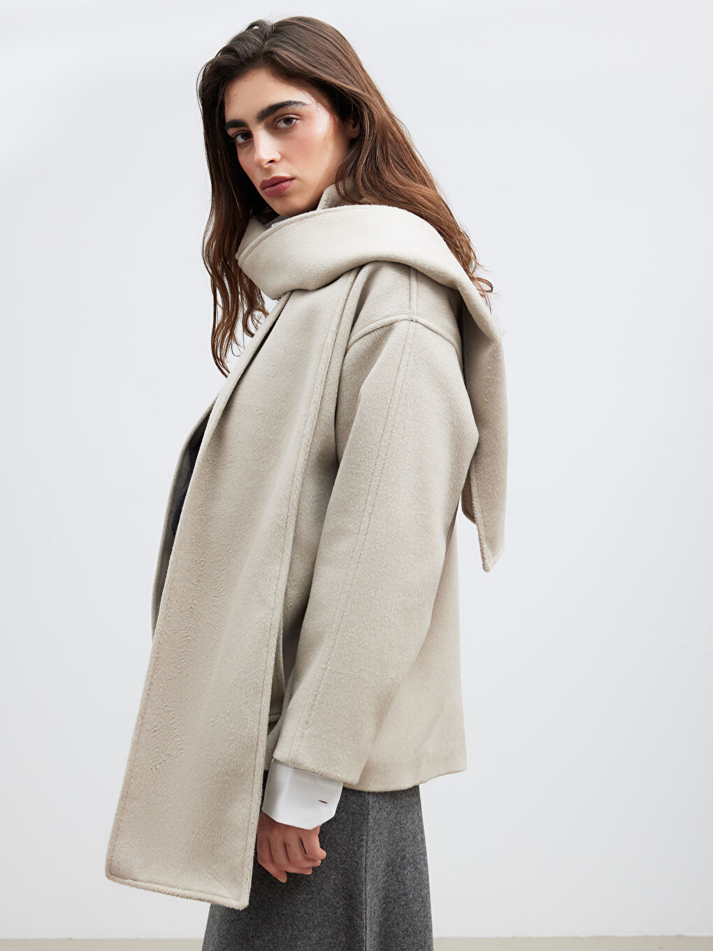 Bej Çıkarılabilir Şal Yaka Kadın Kaşe Kaban-1