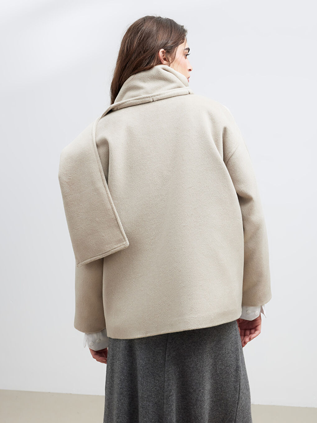Bej Çıkarılabilir Şal Yaka Kadın Kaşe Kaban-4