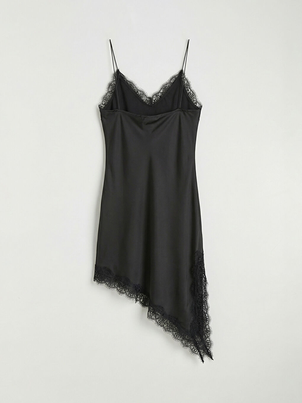 Siyah V Yaka Dantel Detaylı Saten Bluz-1