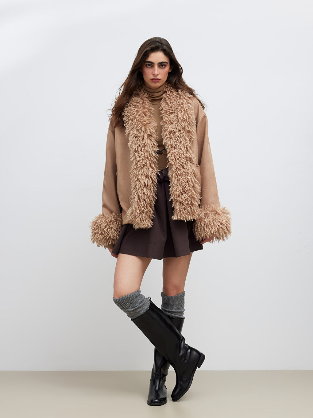 Bej Şal Yaka Kadın Süet Görünümlü Mont-1