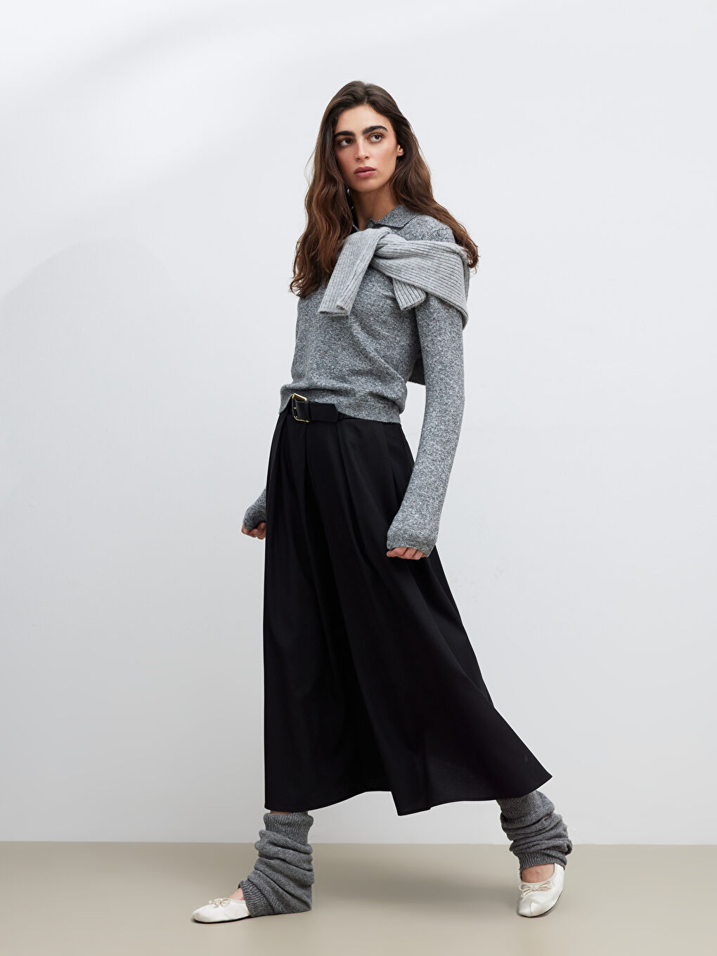 Siyah Beli Kemerli Pileli Etek