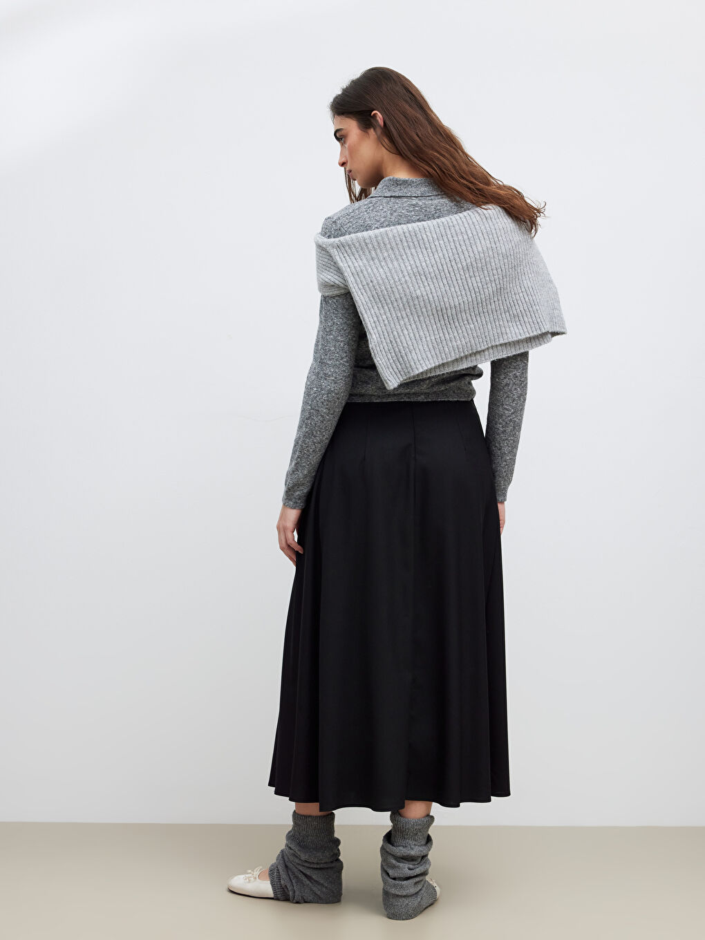 Siyah Beli Kemerli Pileli Etek-3