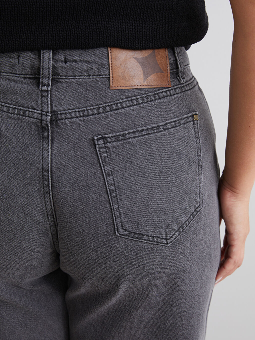 Gri Büyük Beden Mom Fit Kadın Jean Pantolon-3