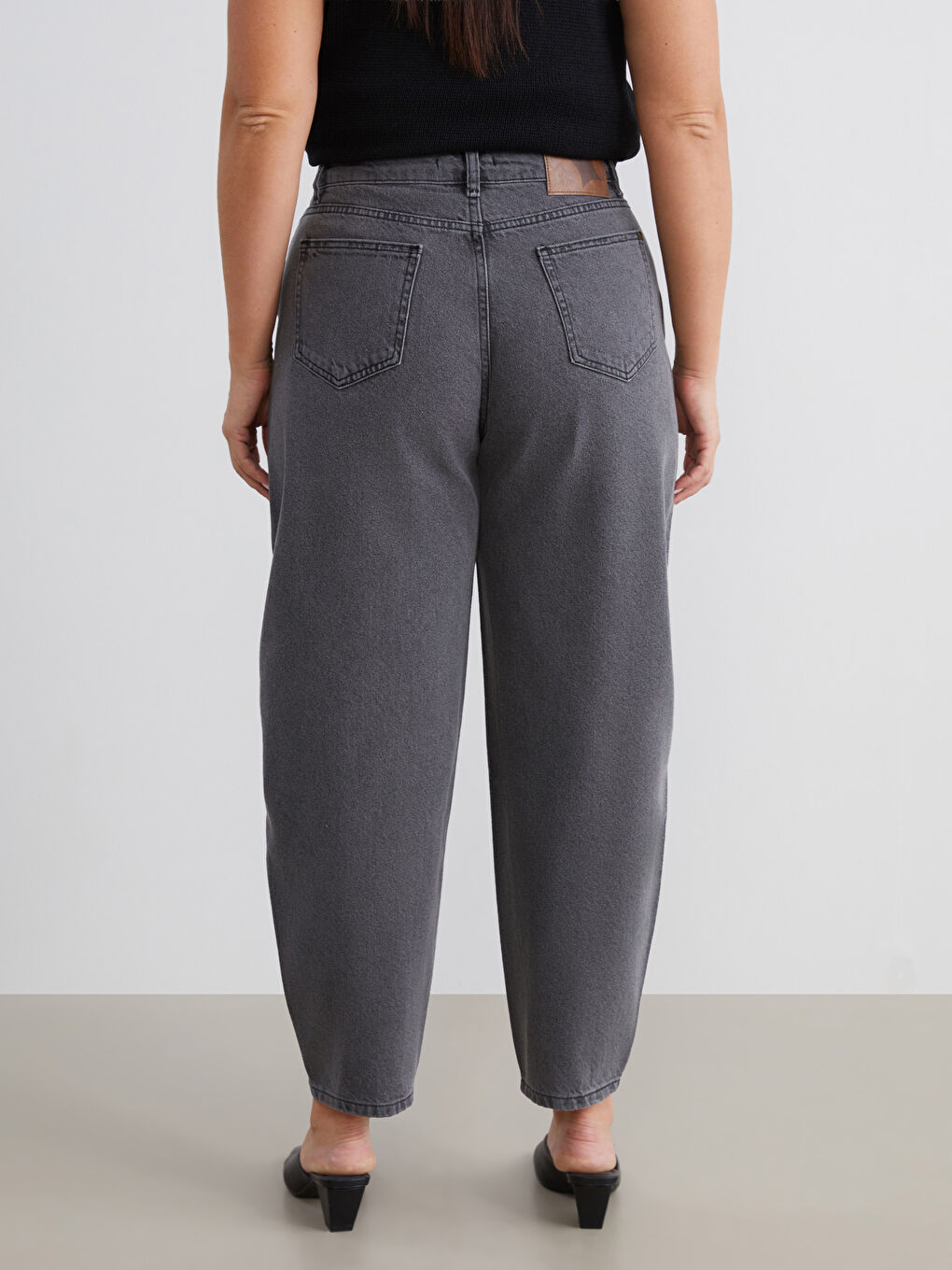 Gri Büyük Beden Mom Fit Kadın Jean Pantolon-4