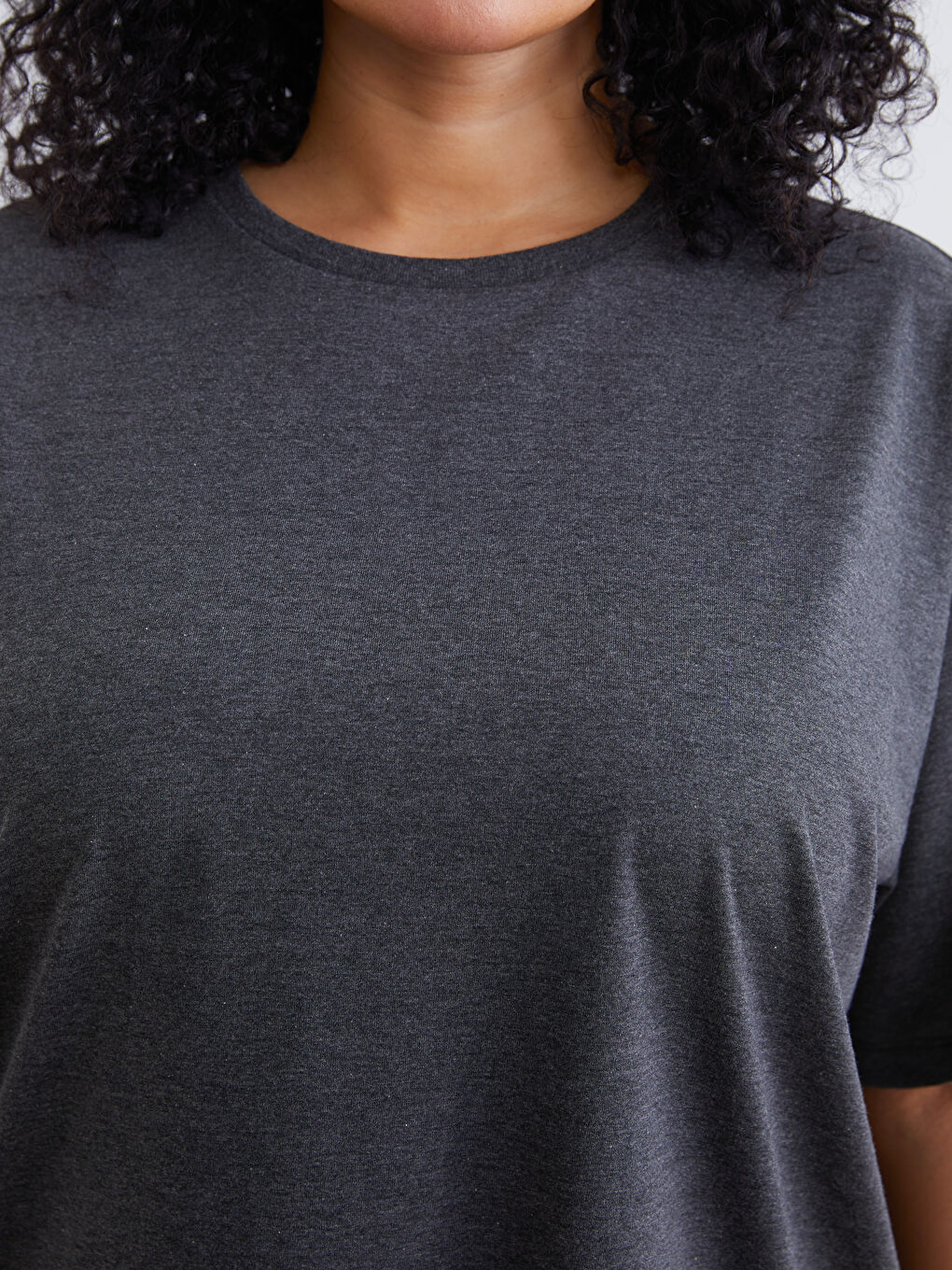 Antrasit Büyük Beden Bisiklet Yaka Kadın Tişört-2