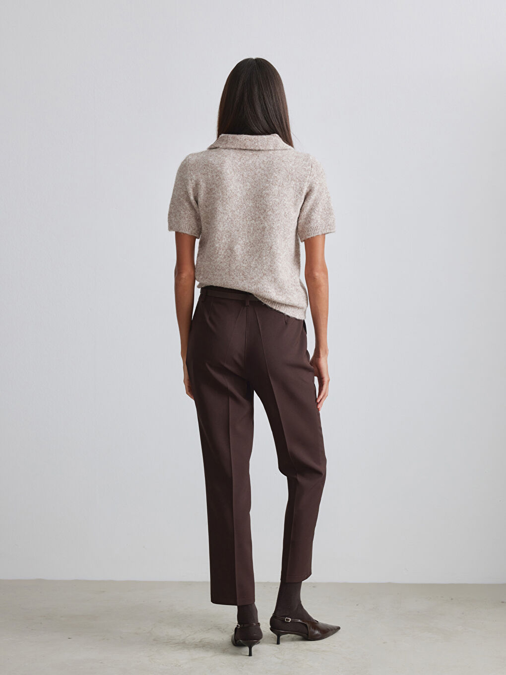 Kahverengi Kemerli Havuç Kesim Kadın Pileli Kumaş Pantolon-3