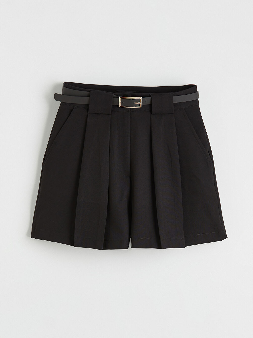 Siyah Yüksek Bel Kemerli Pileli Kadın Şort-4