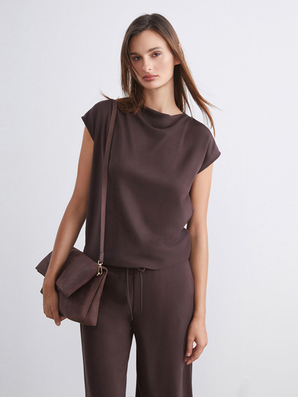 Kahverengi Kayık Yaka Bluz