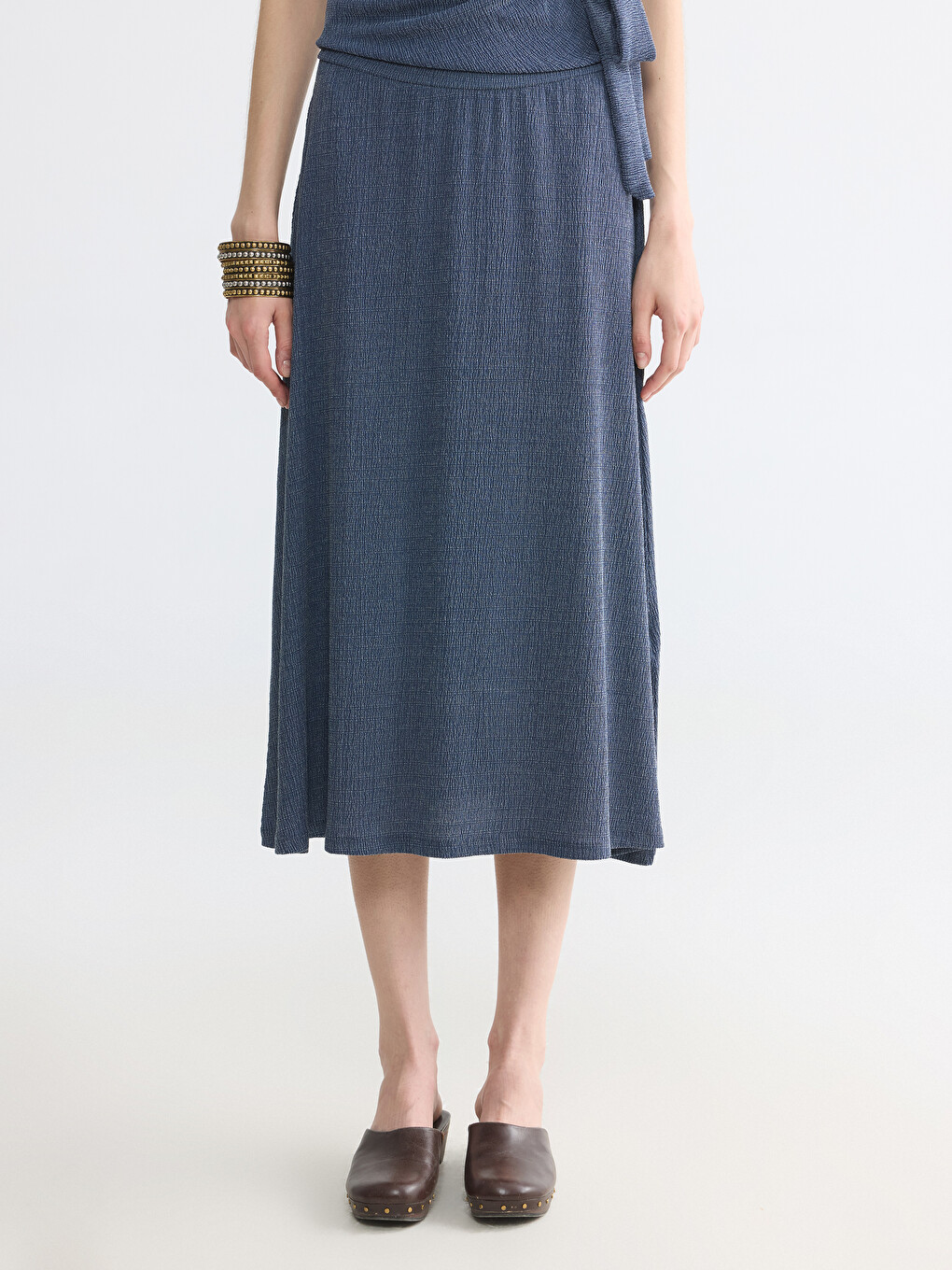 Elastic Waist Textured Flared Skirt-1
