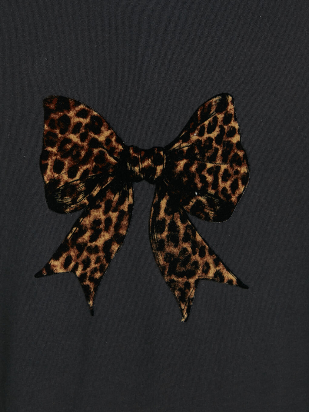 Siyah Bisiklet Yaka Fiyonk Baskılı Kadın Tişört-2