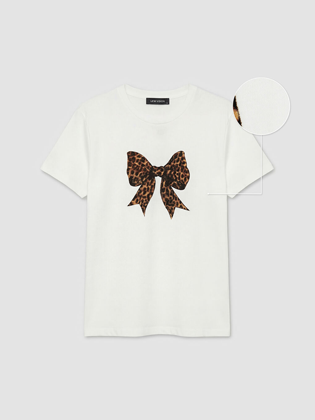 Ekru Bisiklet Yaka Fiyonk Baskılı Kadın Tişört