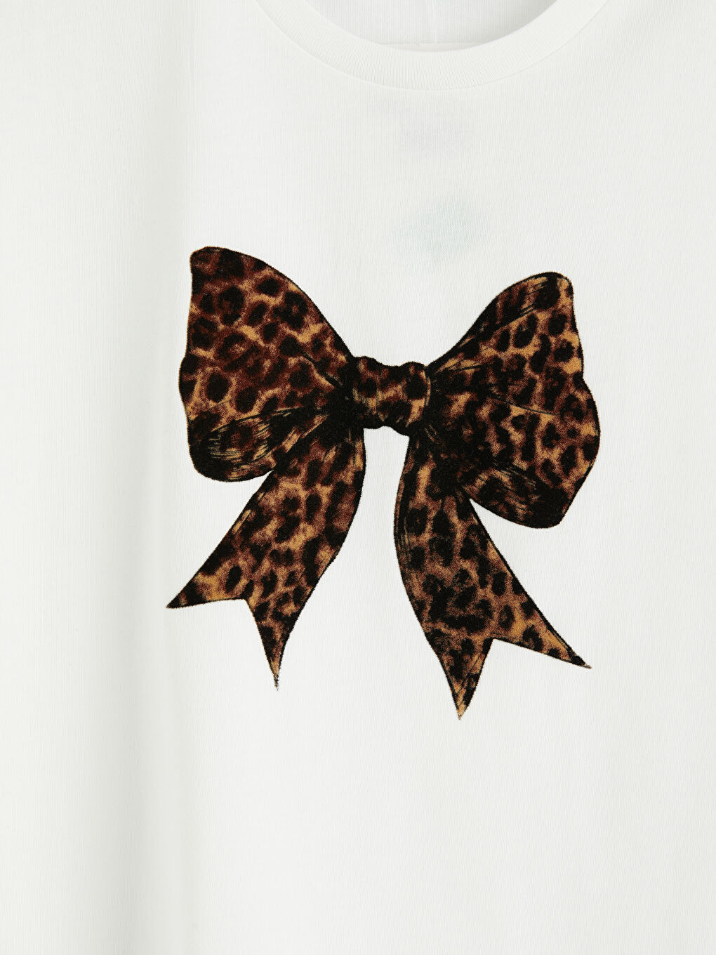 Ekru Bisiklet Yaka Fiyonk Baskılı Kadın Tişört-2