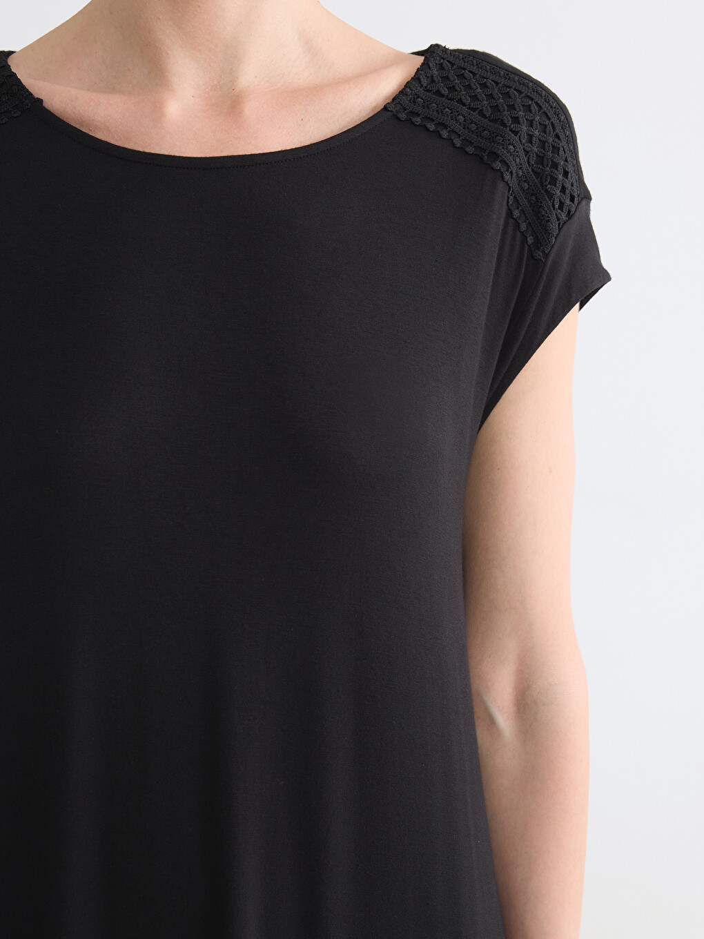 Crew Neck Lace Detailed Dress-2