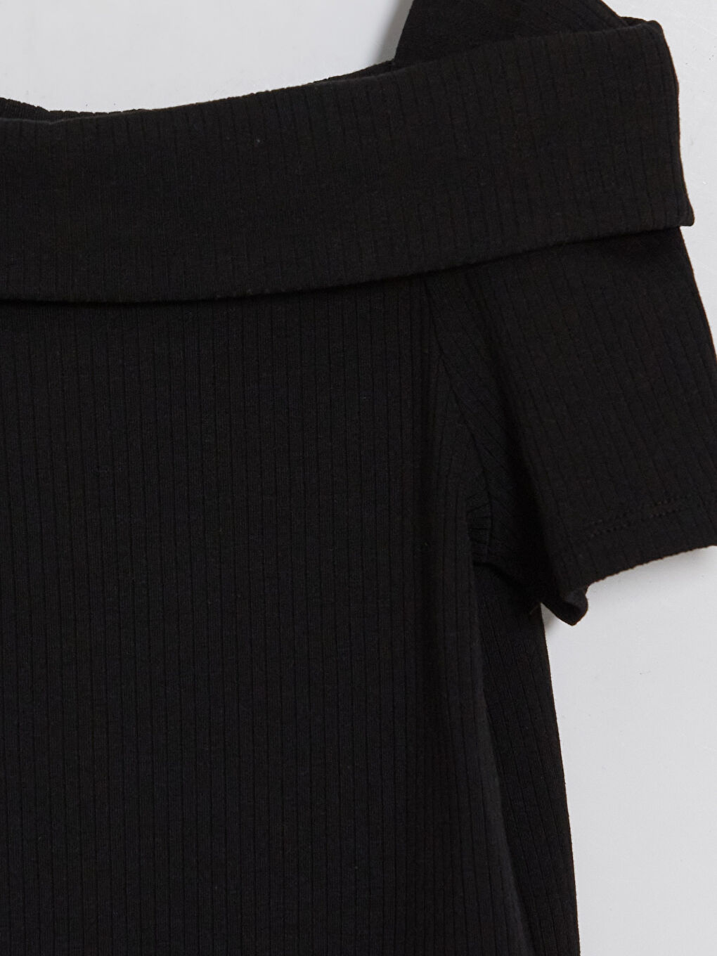 Siyah Kayık Yaka Fitilli Kız Çocuk Tişört-2