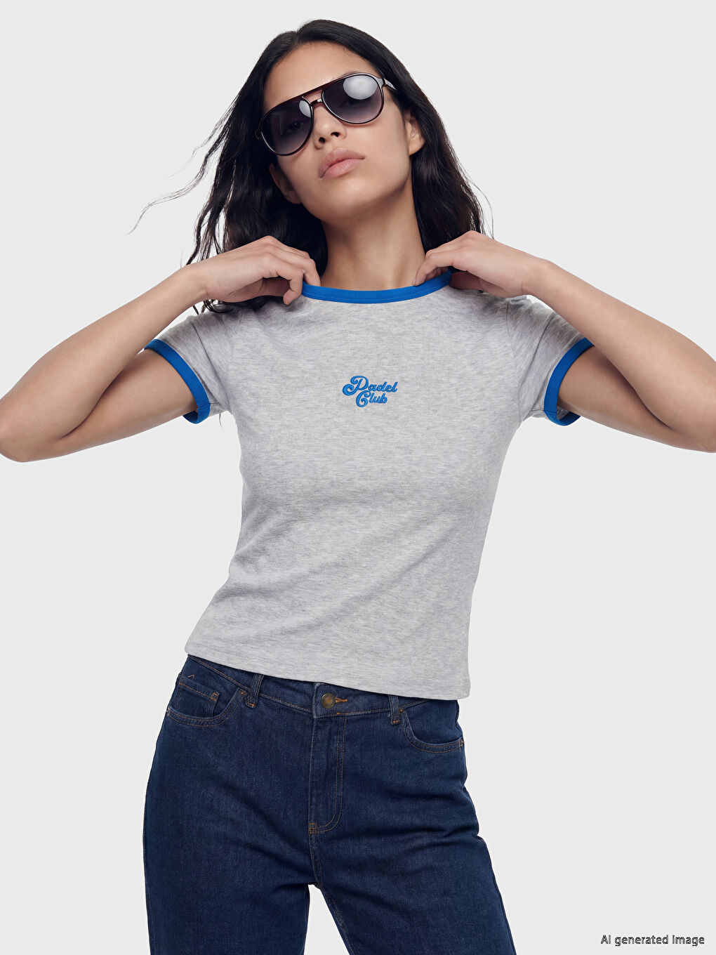 Ženska majica sa okruglim izrezom i vezom