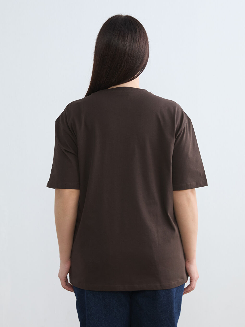 Kahverengi Bisiklet Yaka Nakışlı Kadın Tişört-7