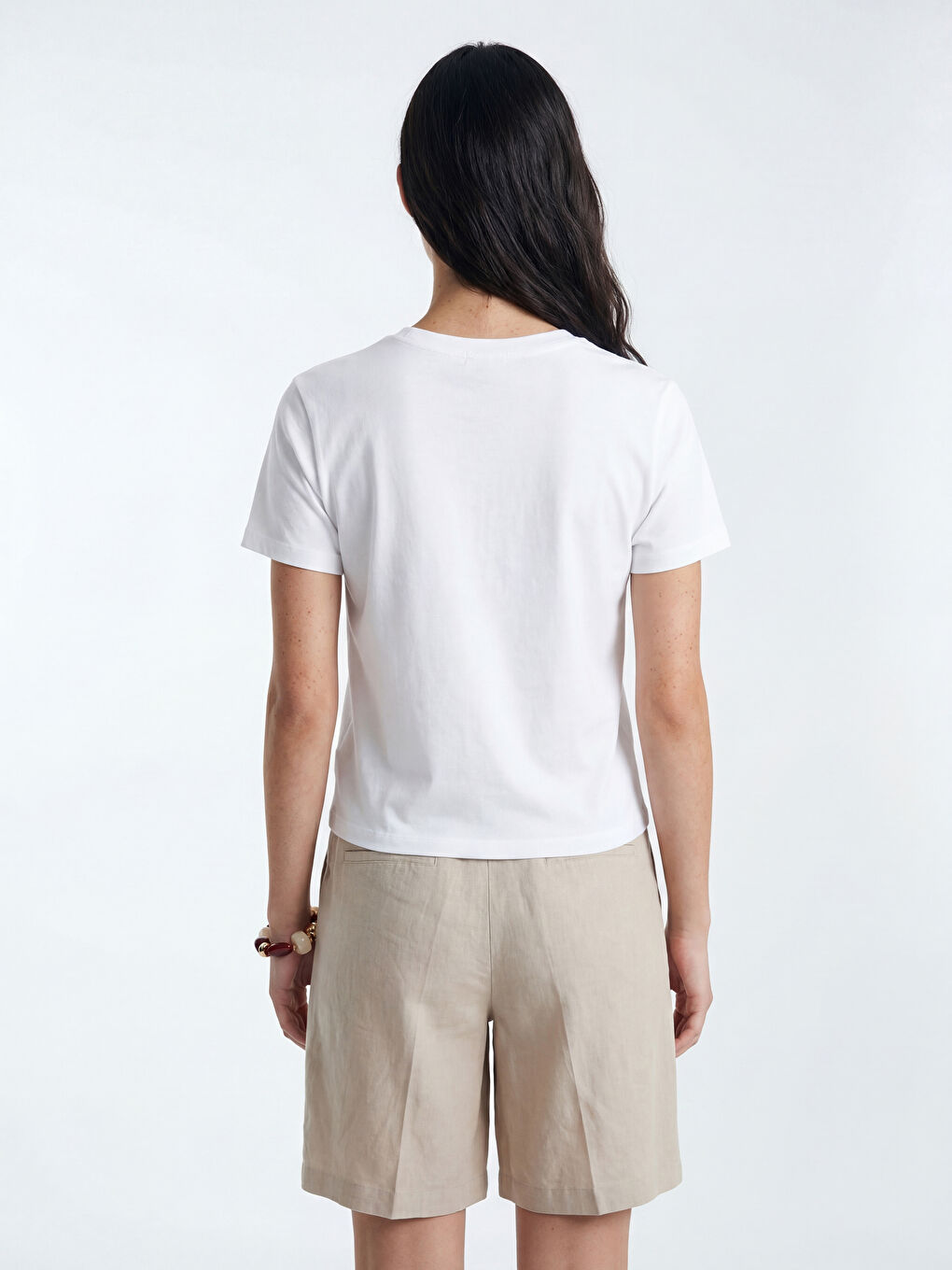 Beyaz Bisiklet Yaka Kadın Tişört-3