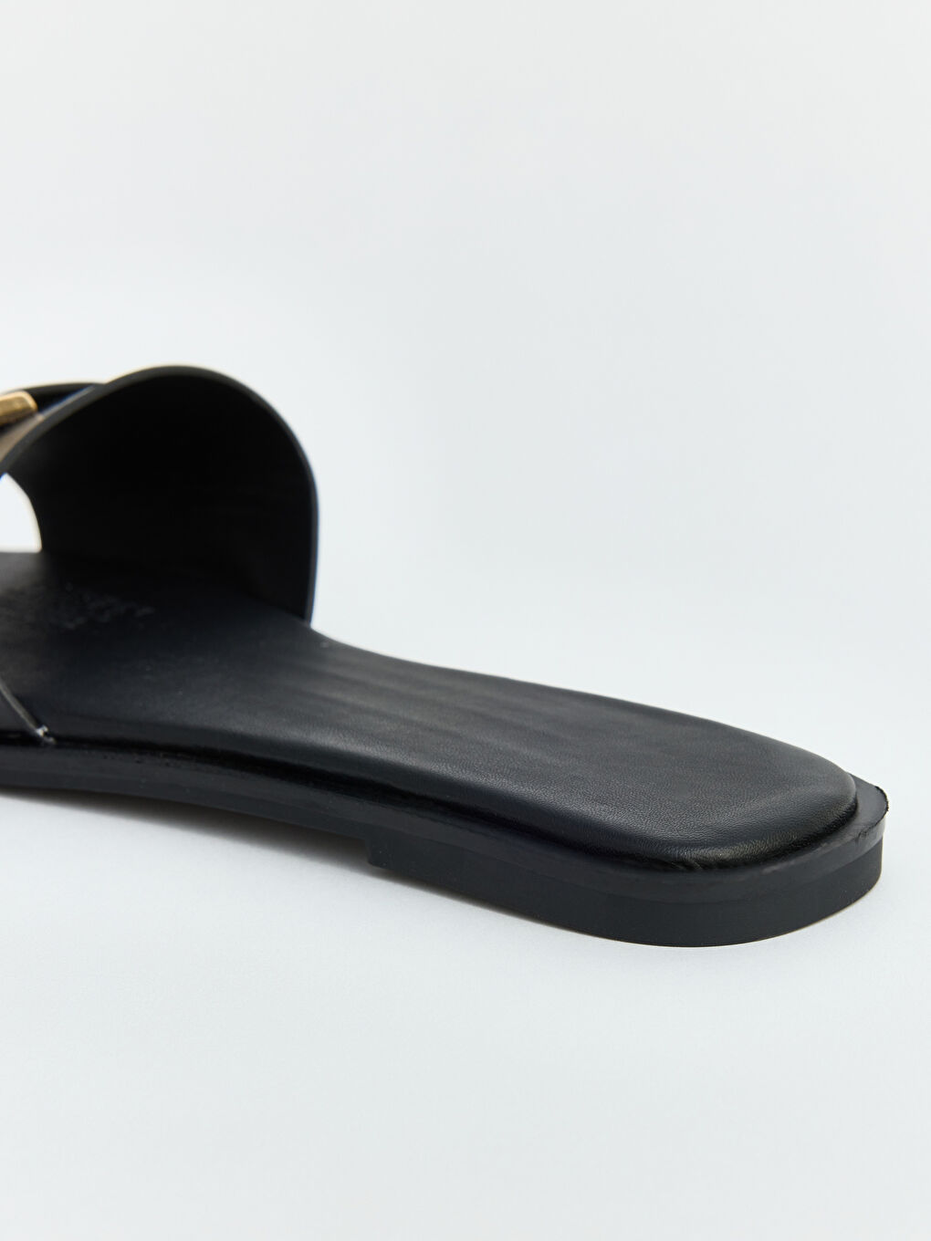 Siyah Deri Görünümlü Kadın Terlik-3