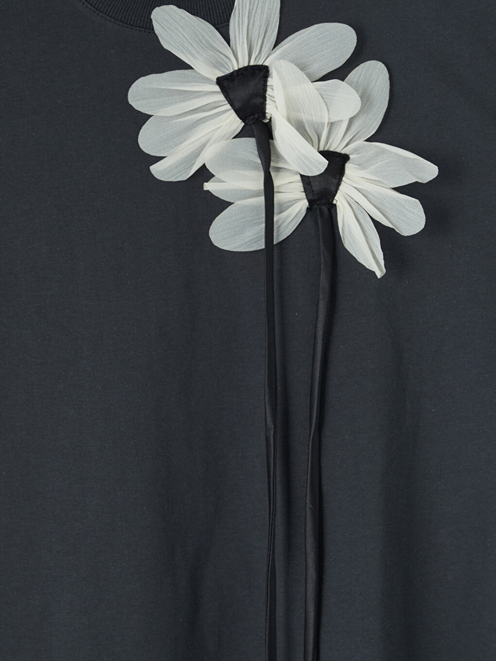 Crew Neck Flower Appliquéd Blouse-6