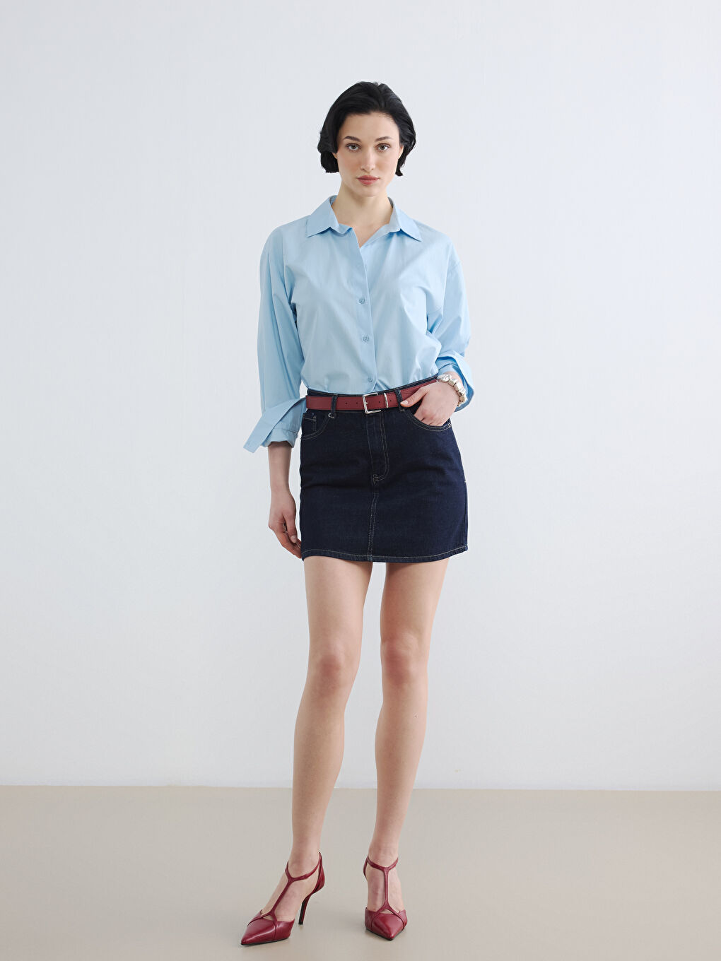 Μίνι τζιν φούστα με ζώνη στη μέση