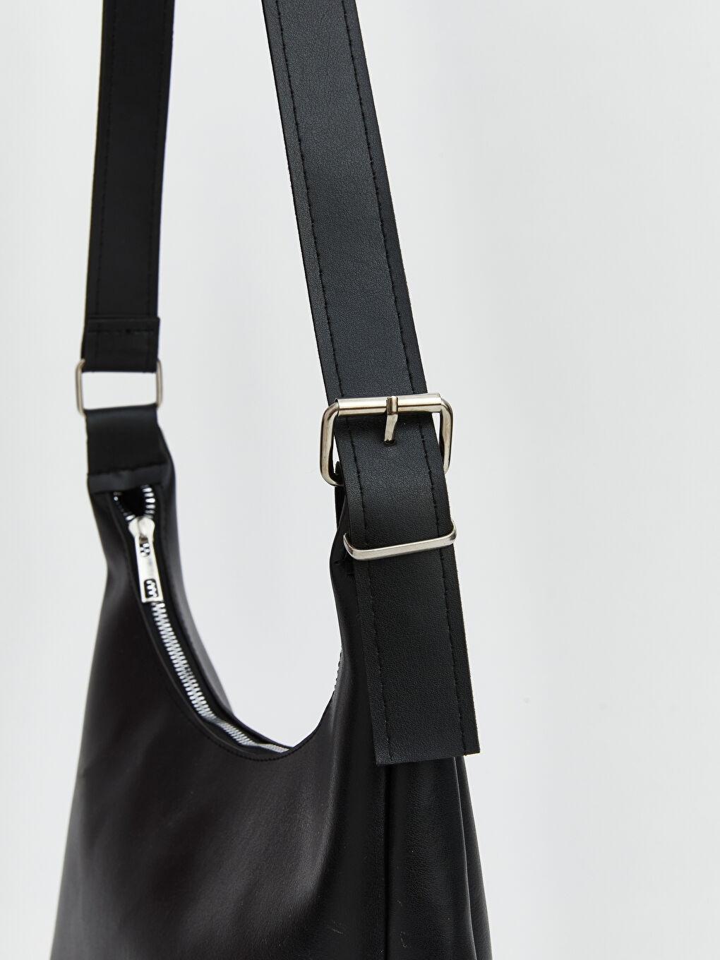 Siyah Deri Görünümlü Kadın Omuz Çantası-2