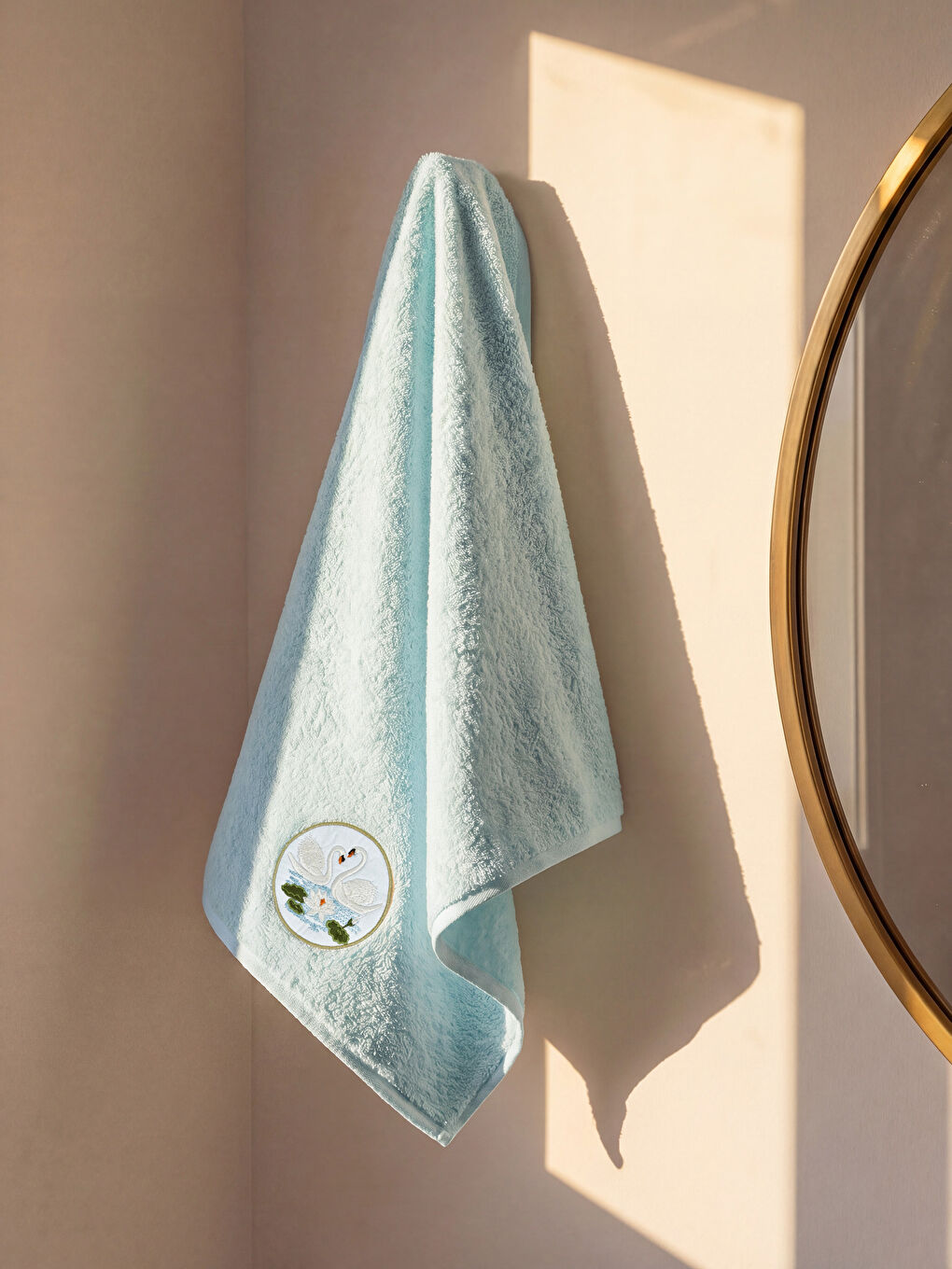 Yeşil Kuğu Nakışlı Pamuklu Yüz Havlusu 50x80 cm