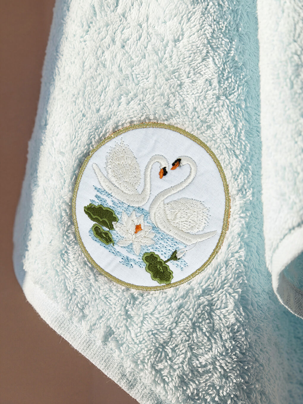 Yeşil Kuğu Nakışlı Pamuklu Yüz Havlusu 50x80 cm-1