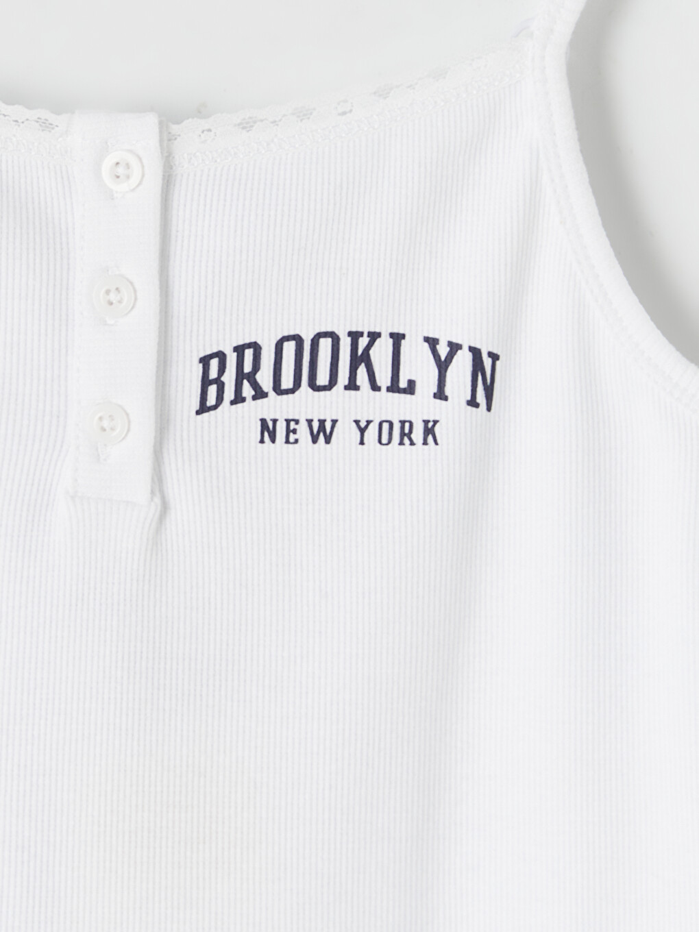 Beyaz Brooklyn Baskılı İp Askılı Kadın Fitilli Crop-1