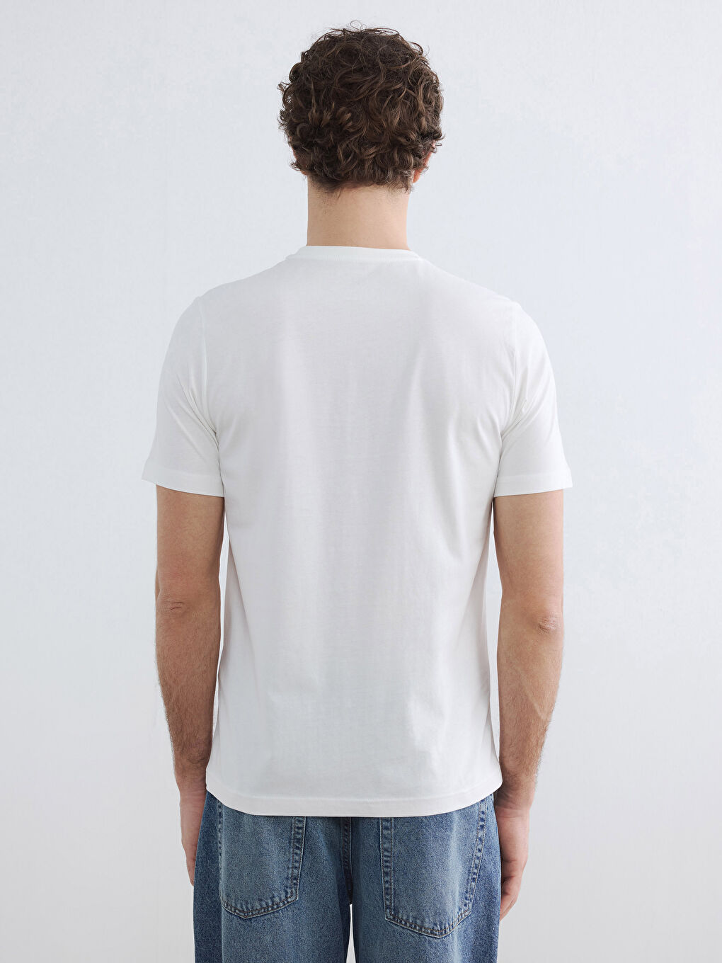 Beyaz Bisiklet Yaka Baskılı Erkek Tişört-3