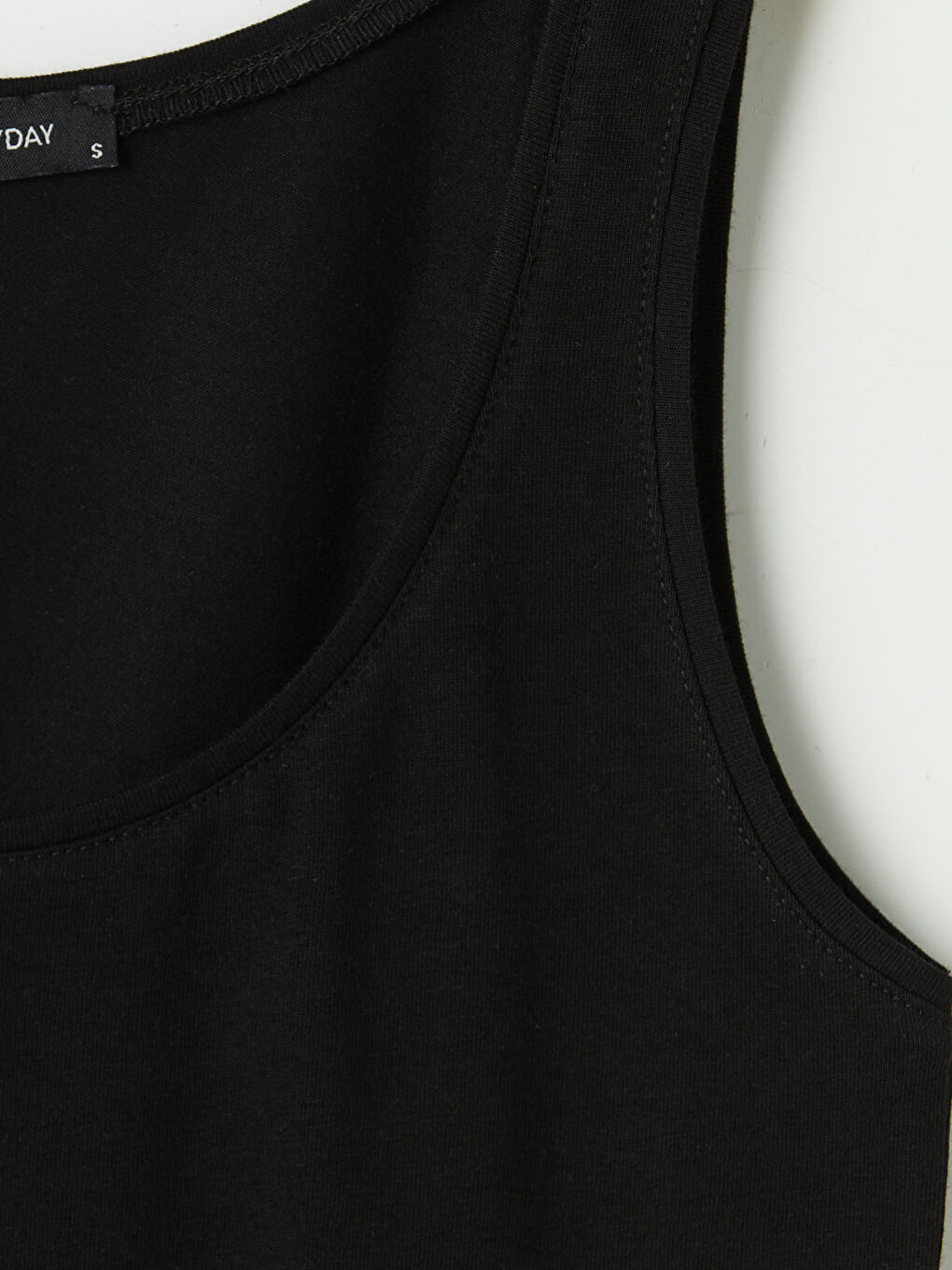 Siyah U Yaka Kadın Atlet-2