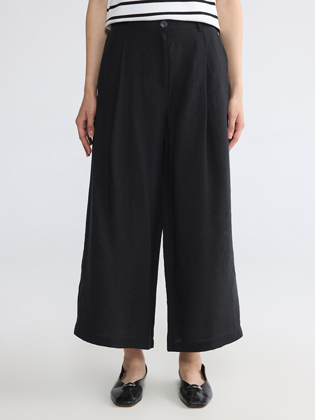 Wide Leg Pleated Women's Fabric Trousers-1
